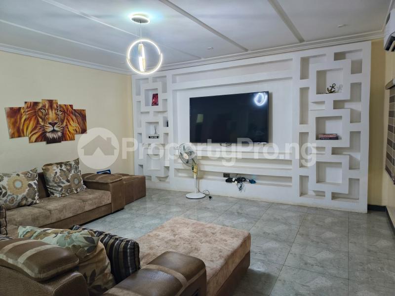 2 bedroom Flat / Apartment for sale Akinwumi Estate Mende Maryland Lagos