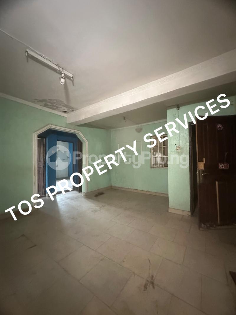 2 bedroom Flat / Apartment for rent @ Bornoway Olonode Street, Alagomeji, Yaba Alagomeji Yaba Lagos