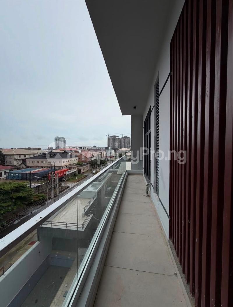 3 bedroom Flat / Apartment for rent ONIRU Victoria Island Lagos