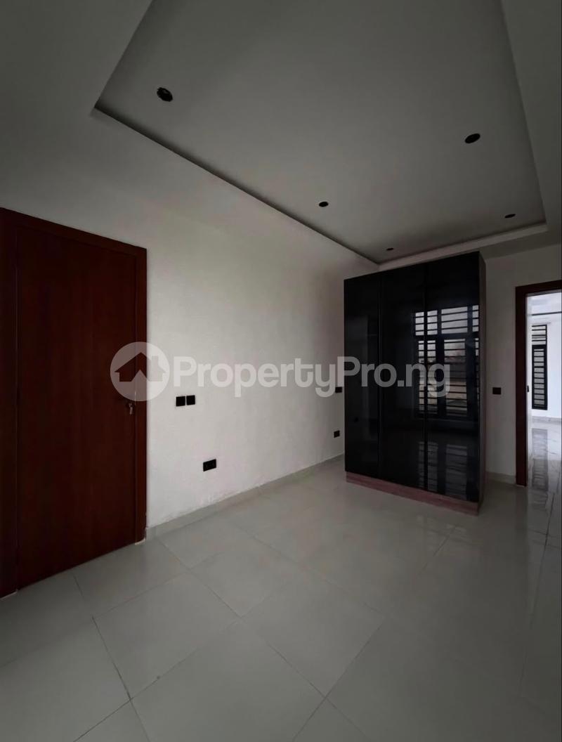 3 bedroom Flat / Apartment for rent ONIRU Victoria Island Lagos
