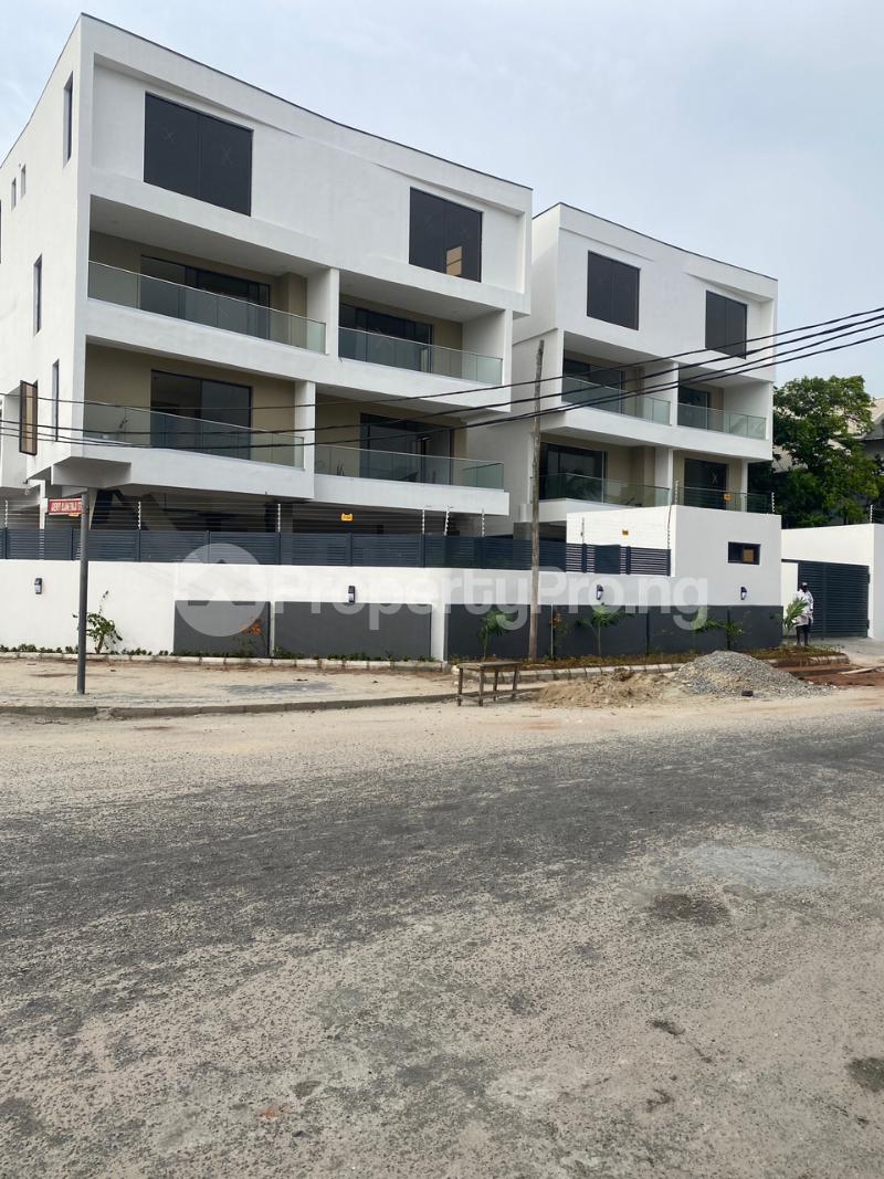 2 bedroom Flat / Apartment for sale 2, Obafemi Anibaba Street Off Admiralty Way Lekki Lagos