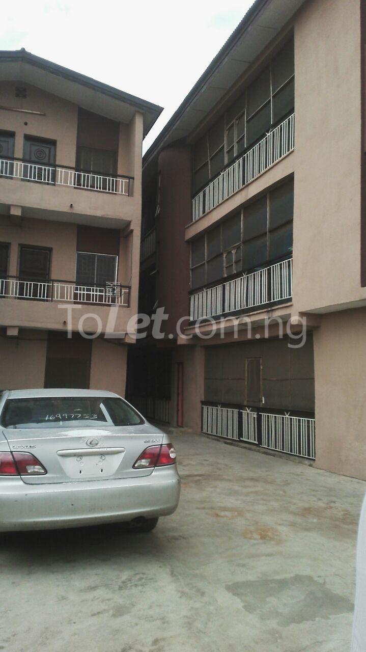 2 bedroom Flat / Apartment for rent Off Adetayo Osho Akoka Yaba Lagos