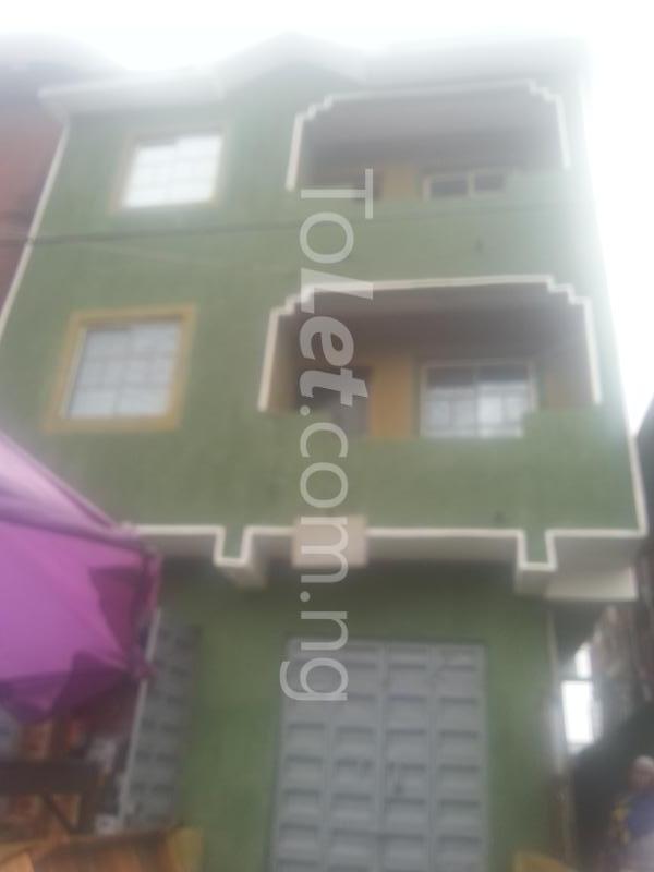 2 bedroom Flat / Apartment for rent 18 Kadara Street, (not From Oyingbo Market) Yaba Yaba Lagos