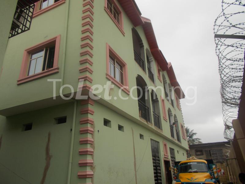 2 bedroom Flat / Apartment for rent Off Lade Busstop Lagos