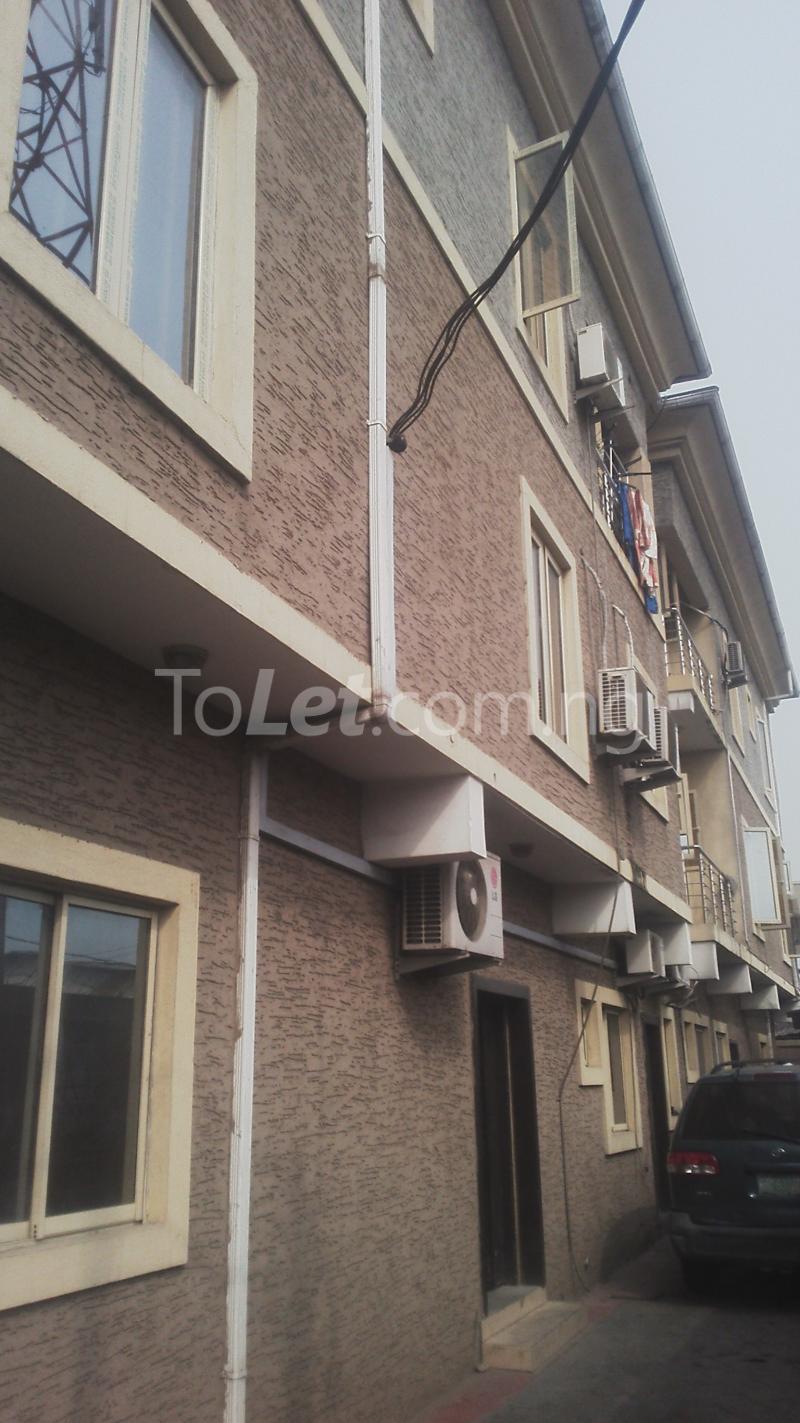 2 bedroom Flat / Apartment for rent   Fola Agoro Yaba Lagos