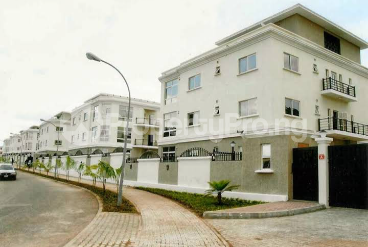 2 bedroom House for rent Along Marina Street Marina Lagos Island Lagos