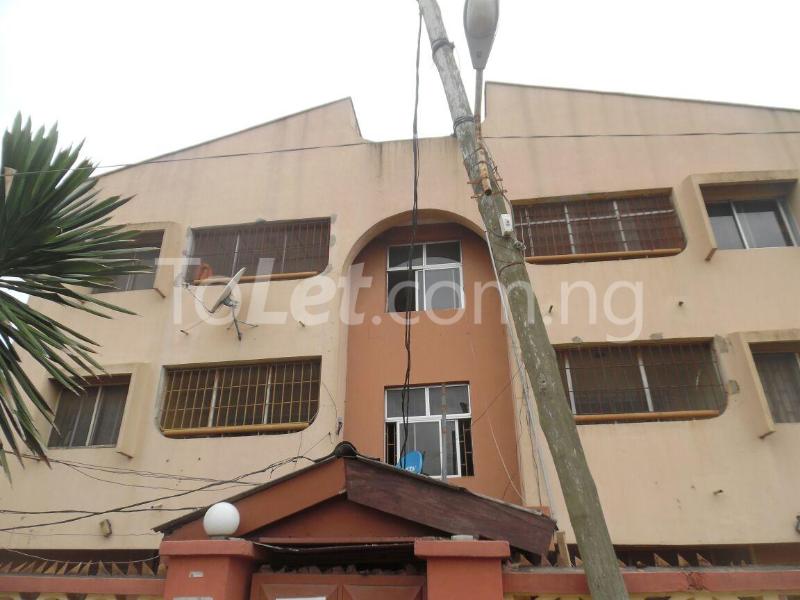 3 bedroom Flat / Apartment for rent Off Salvation Busstop Lagos
