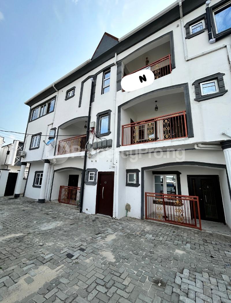 3 bedroom House for rent Sky Mall Off Lekki-Epe Expressway Ajah Lagos