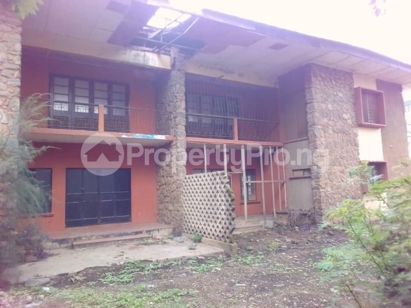 6 bedroom House for sale Opposite Children Home School And Behind St Anne's Chu=urch Molete Molete Ibadan Oyo