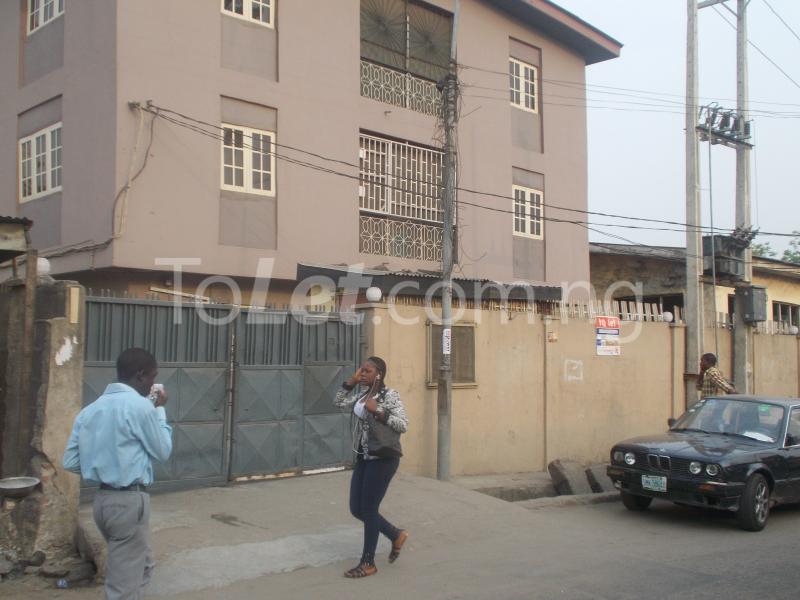 3 bedroom Flat / Apartment for rent Along Morocco Road Yaba Yaba Lagos - 2