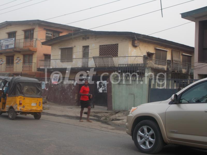 3 bedroom Flat / Apartment for rent Fola Agoro Area Yaba Yaba Lagos - 0
