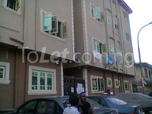 3 bedroom Flat / Apartment for rent Fad Eyi/jibowu Area Yaba Yaba Lagos - 0