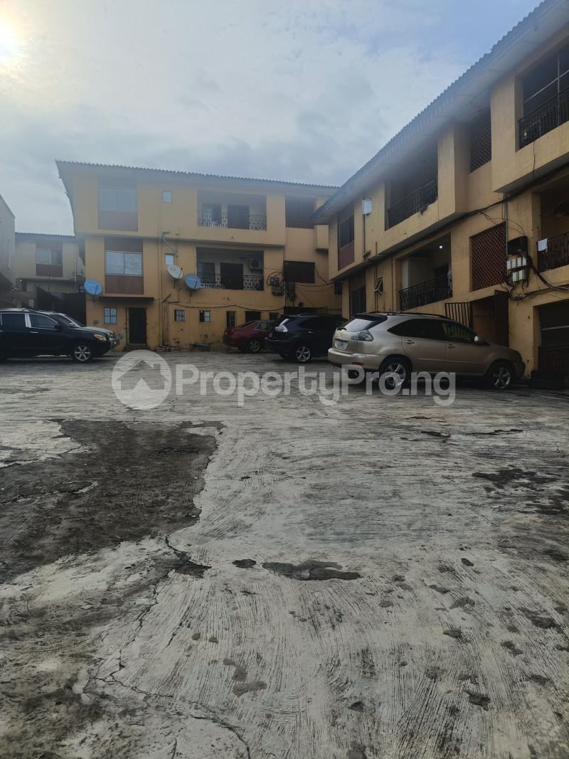 10 bedroom House for sale College Road Ifako-ogba Ogba Lagos
