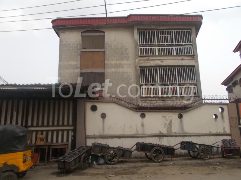 3 bedroom Flat / Apartment for rent Fola Agoro Area Yaba Yaba Lagos