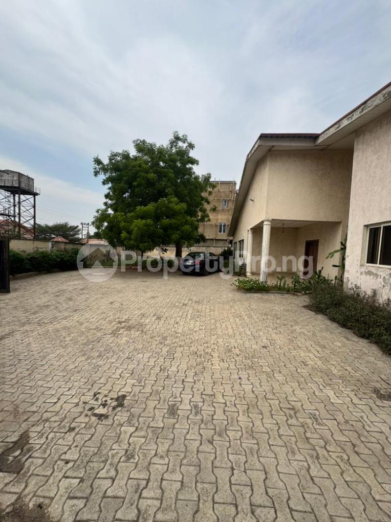 Land for sale Kobiowu Cresent Iyanganku Ibadan Oyo