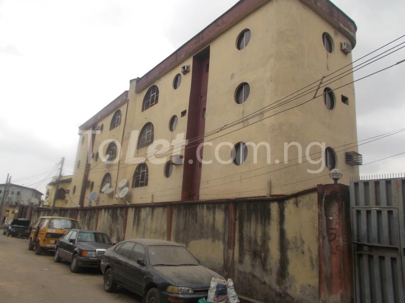 3 bedroom Flat / Apartment for rent Fola Agoro Area Yaba Yaba Lagos