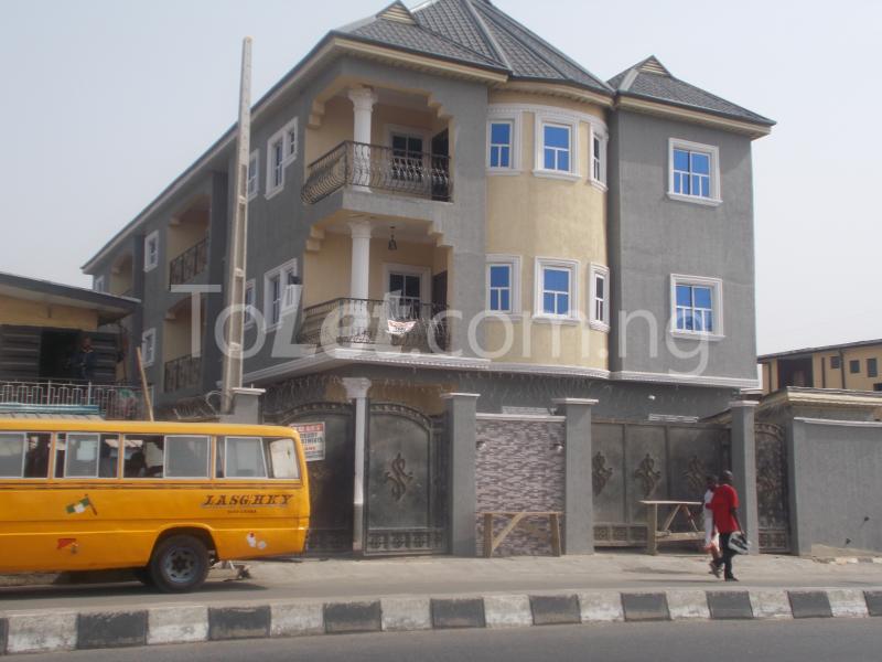 2 bedroom Flat / Apartment for rent Along Ijesha Road, Surulere Surulere Lagos