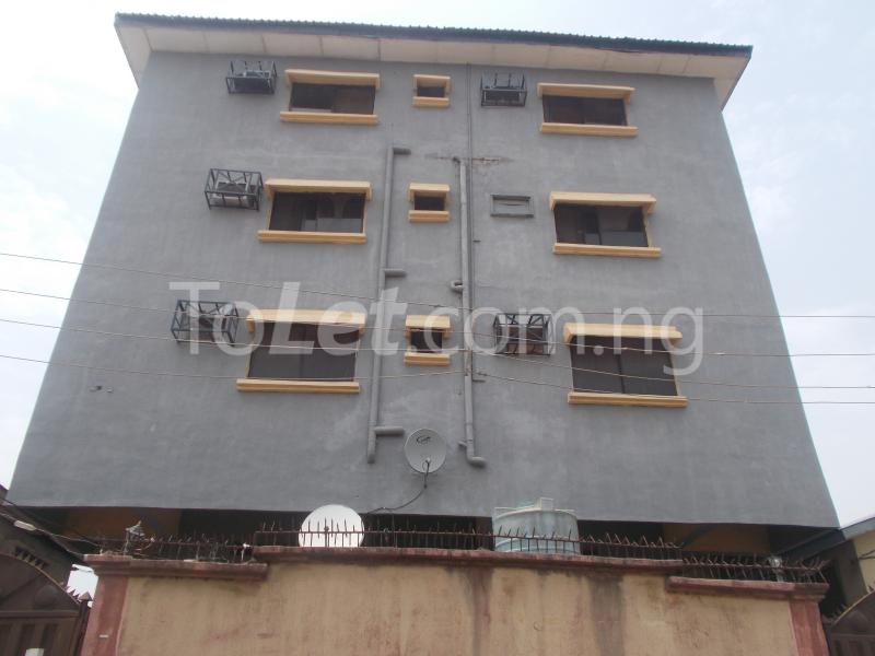 3 bedroom Flat / Apartment for rent Sholanke Street. Yaba Yaba Lagos - 1