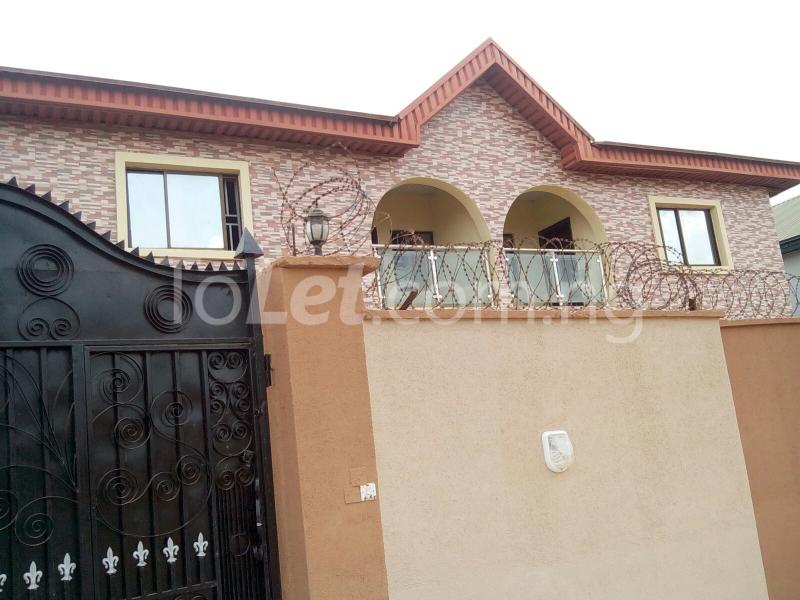 6 bedroom House for rent Hilltop Estate, Alimosho Lagos