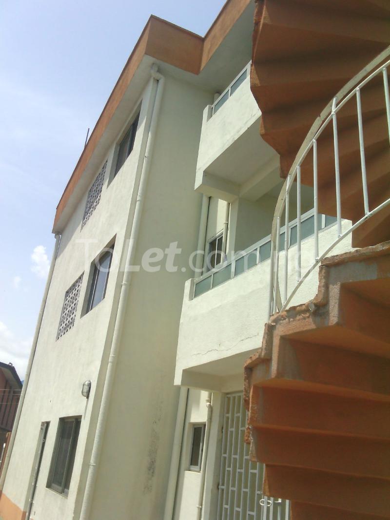 3 bedroom Flat / Apartment for rent Ikare Street, Aguda Surulere Lagos