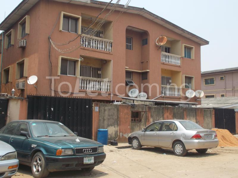2 bedroom Flat / Apartment for rent Dipo Olubi Street, Rami B/stop Surulere Surulere Lagos