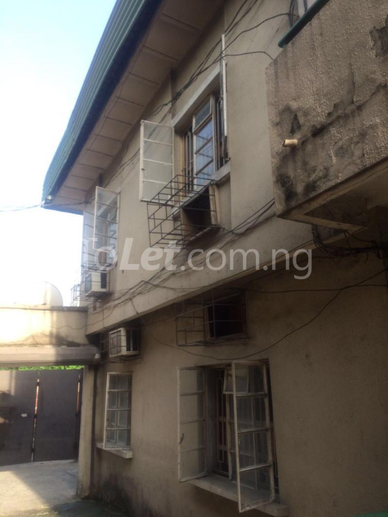 3 bedroom Flat / Apartment for rent Oshicalu Close, Surulere Surulere Lagos