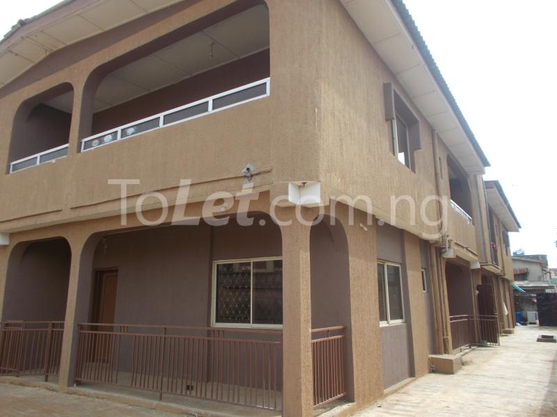 3 bedroom Flat / Apartment for rent Kamoru Street. Oshodi Expressway Oshodi Lagos