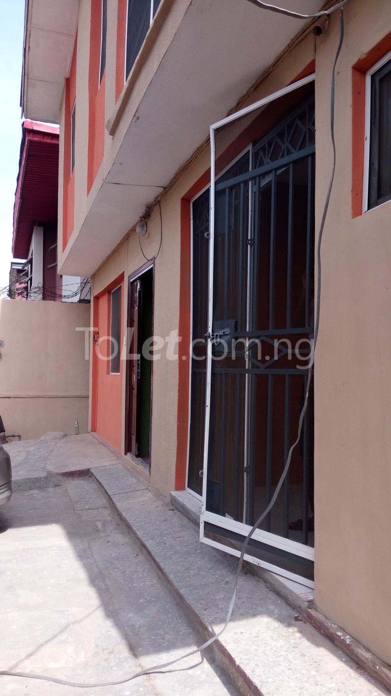 3 bedroom Flat / Apartment for rent 10 Akinwunmi Street, Isolo Isolo Lagos
