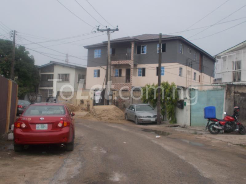 2 bedroom Flat / Apartment for rent Basheer Aughusto Street. Surulere Surulere Lagos