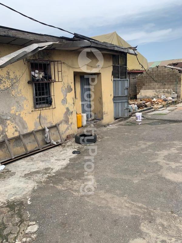Land for rent Idiroko Bus Stop Maryland Lagos