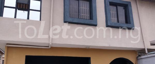 2 bedroom House for rent  omorire Johnson Street, Lekki Lekki Lagos