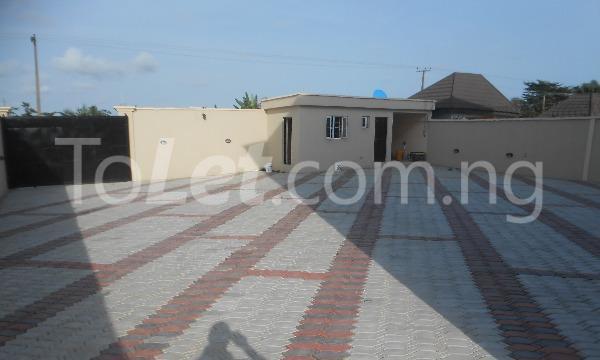 3 bedroom Flat / Apartment for rent  off Mobil Road Before Ajah, Lekki Lekki Lagos