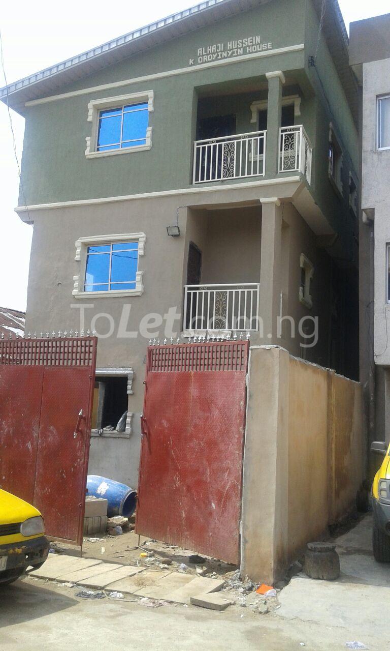 2 bedroom Flat / Apartment for rent Adekunle Street Yaba Yaba Lagos