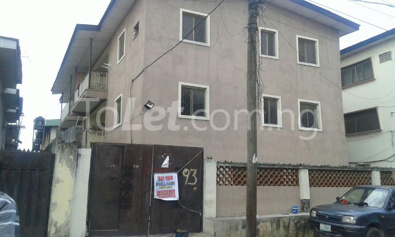 3 bedroom Flat / Apartment for rent Sabo Area Yaba Yaba Lagos - 0