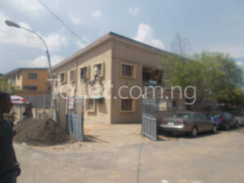 2 bedroom Flat / Apartment for rent Obanikoro Street. Shomolu Shomolu Lagos