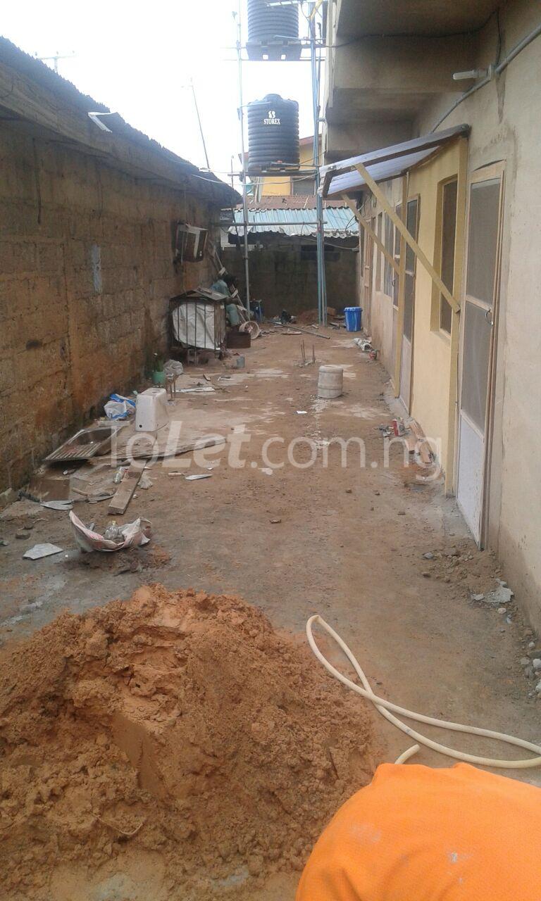 1 bedroom Flat / Apartment for rent Fola Agoro Area Yaba Yaba Lagos - 0
