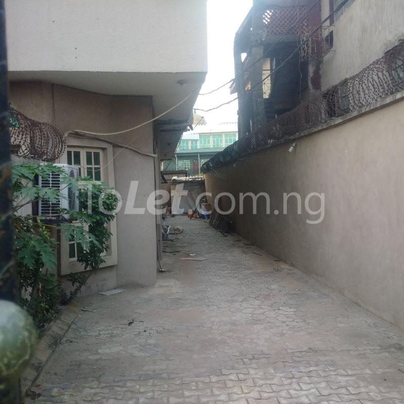 3 bedroom Flat / Apartment for rent Off Community Road Yaba Yaba Lagos