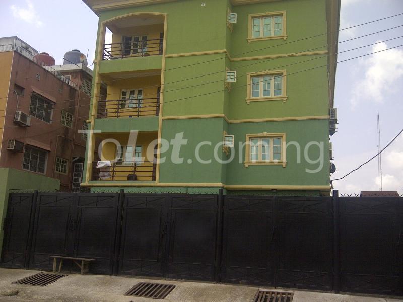 3 bedroom Flat / Apartment for rent Olonode Yaba Yaba Lagos - 0