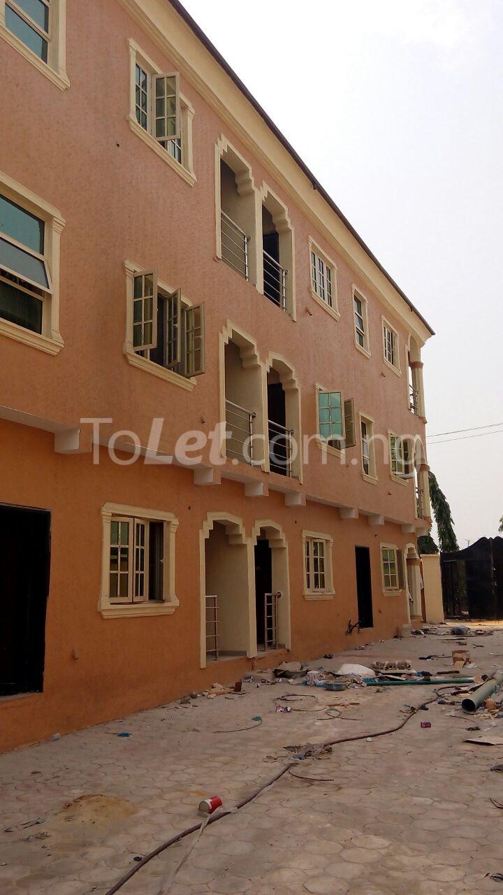 1 bedroom Flat / Apartment for rent Opposite Emperor Estate Ibeju-Lekki Lagos