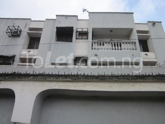 3 bedroom Flat / Apartment for rent 9, Ehi Street Off Adeshina Street Off Molani Street Off Agbebi Road Mrs B/stop Surulere Surulere Lagos