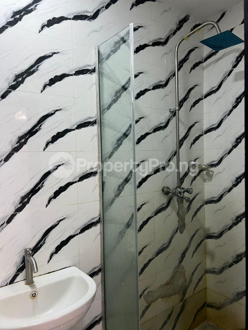 2 bedroom House for rent Admiralty Road Lekki Lagos