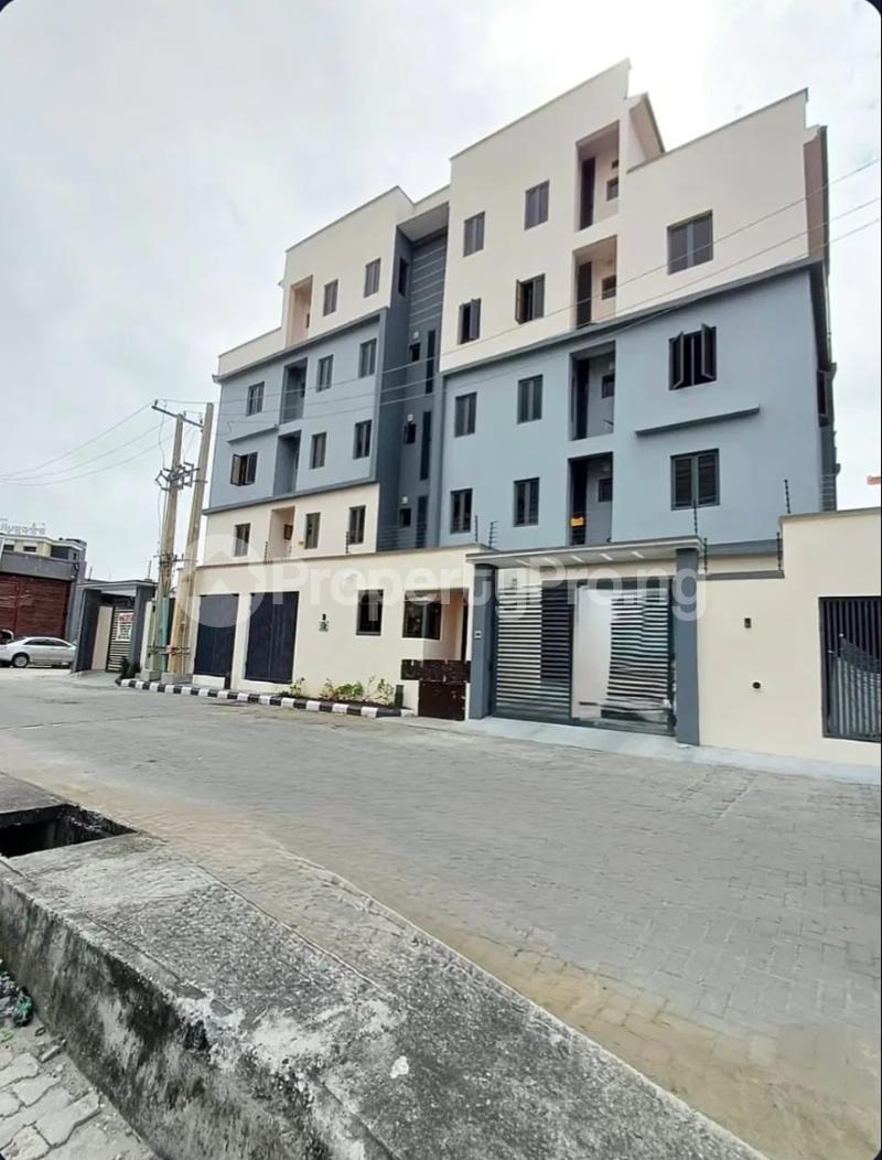 2 bedroom House for rent Admiralty Road Lekki Lagos