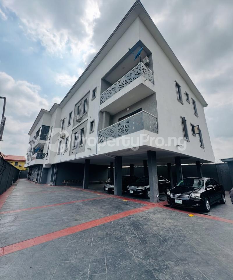 2 bedroom Flat / Apartment for sale (behind Maryland Mall) Maryland Lagos