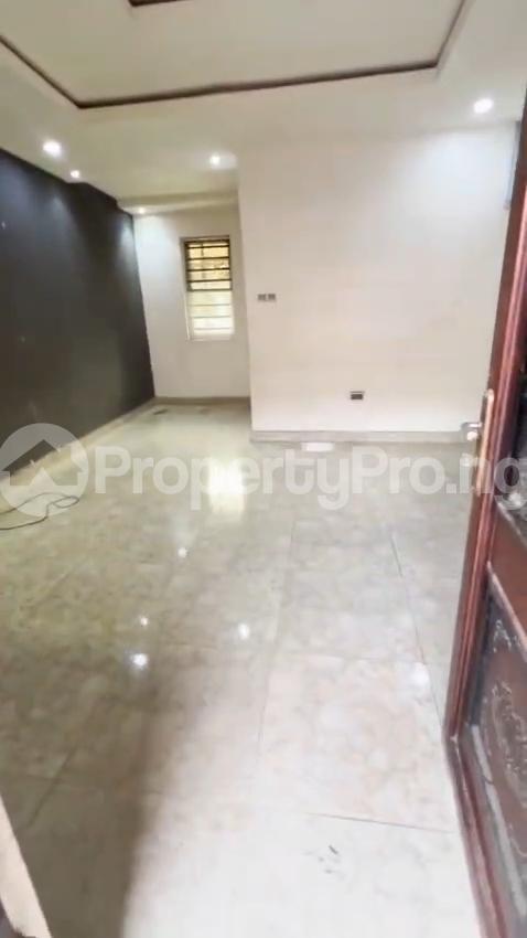 2 bedroom Flat / Apartment for rent Off Bajulaiye Road, Shomolu, Lagos Shomolu Lagos