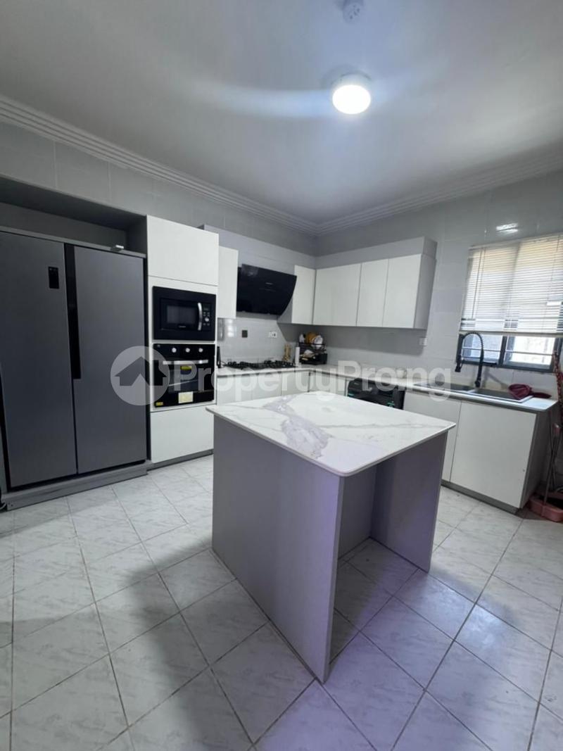 2 bedroom House for rent Alpha Beach Road Lekki Lagos