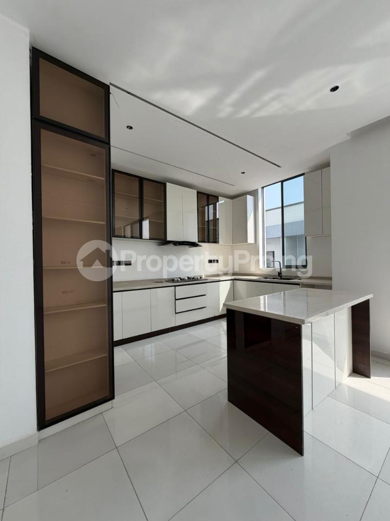 2 bedroom House for sale ONIRU Victoria Island Lagos