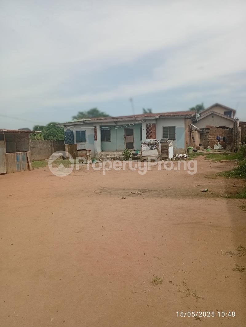 2 bedroom House for sale Oselu Ikotun/Igando Lagos