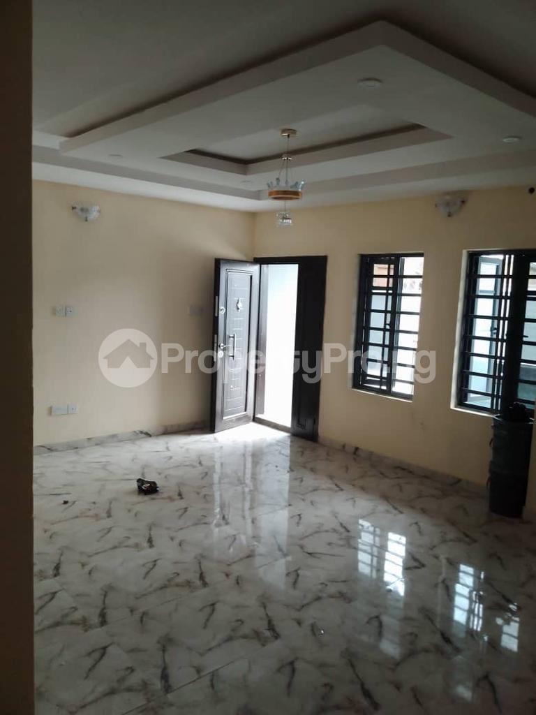 2 bedroom House for rent Mende Maryland Lagos