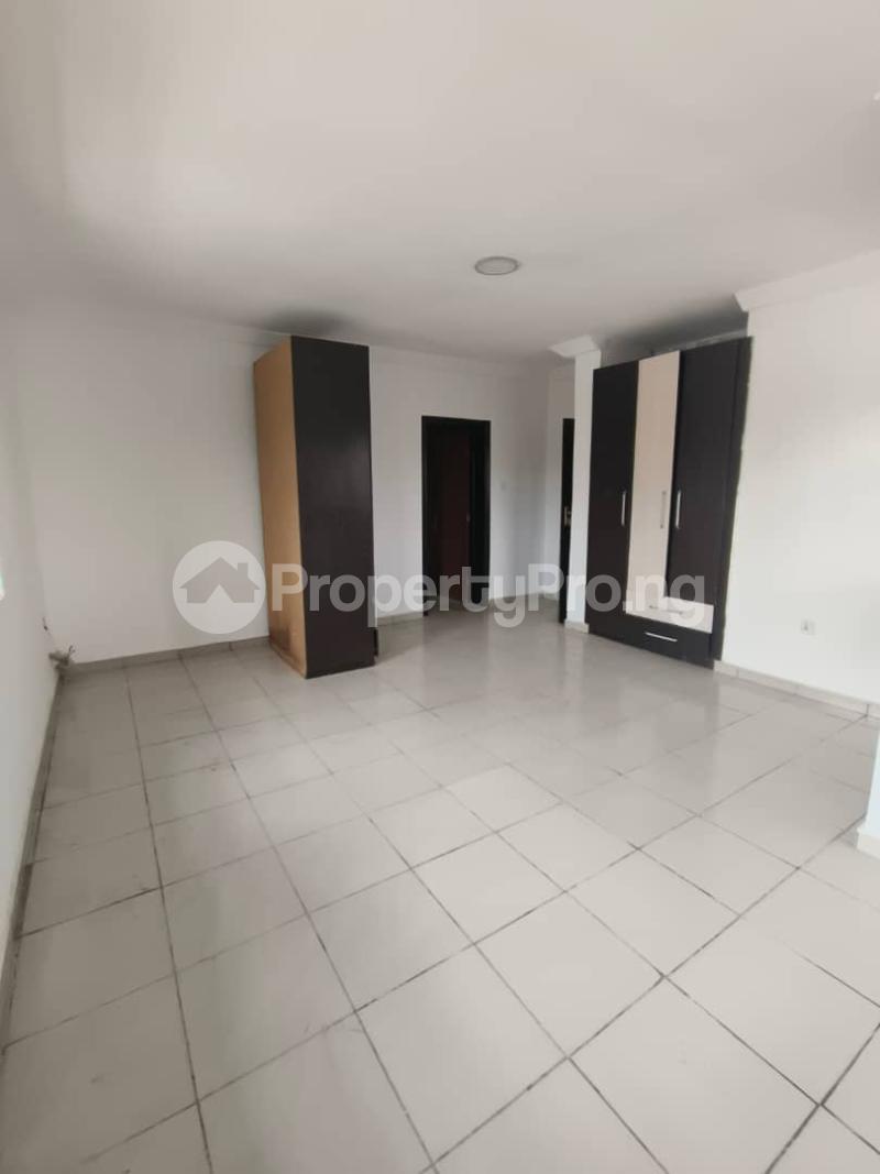 2 bedroom House for shortlet Fadeyi Shomolu Lagos