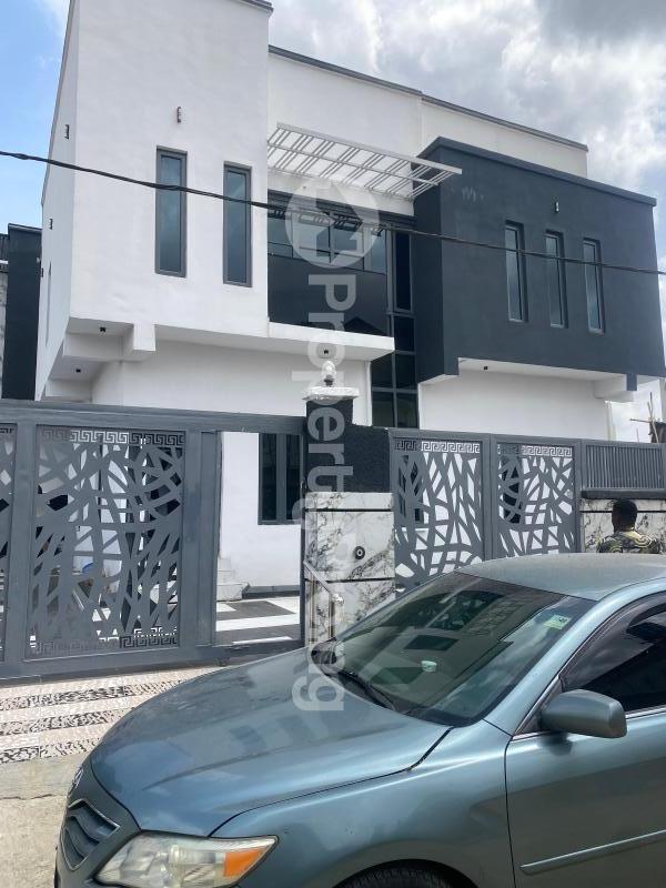 4 bedroom House for sale Off Bush Street, Mende Maryland Lagos